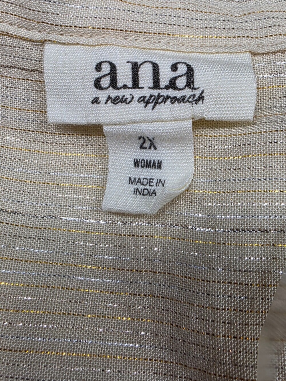 a.n.a Cream w/ Gold & Silver Women's Short Sleeve Button Blouse New With Tags 2X - Picture 2 of 7
